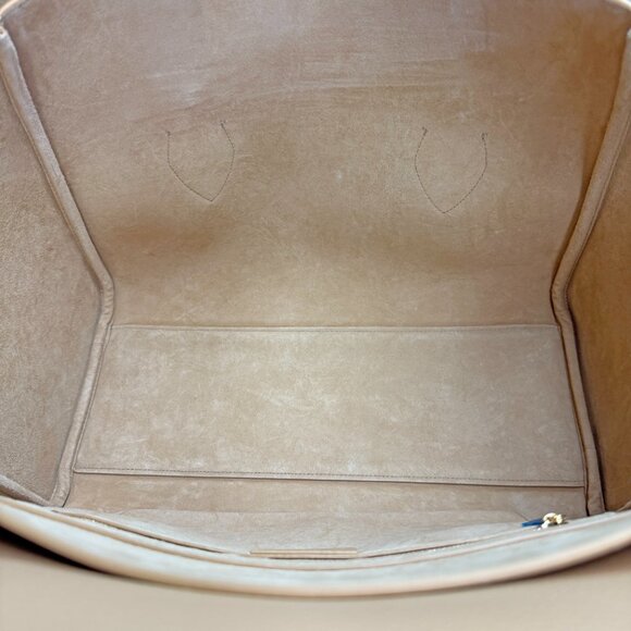 Ferragamo Classic East West Tote – Light Camel - Picture 12 of 13